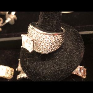 Gorgeous Vintage CZ Ring. Higher quality Size 6